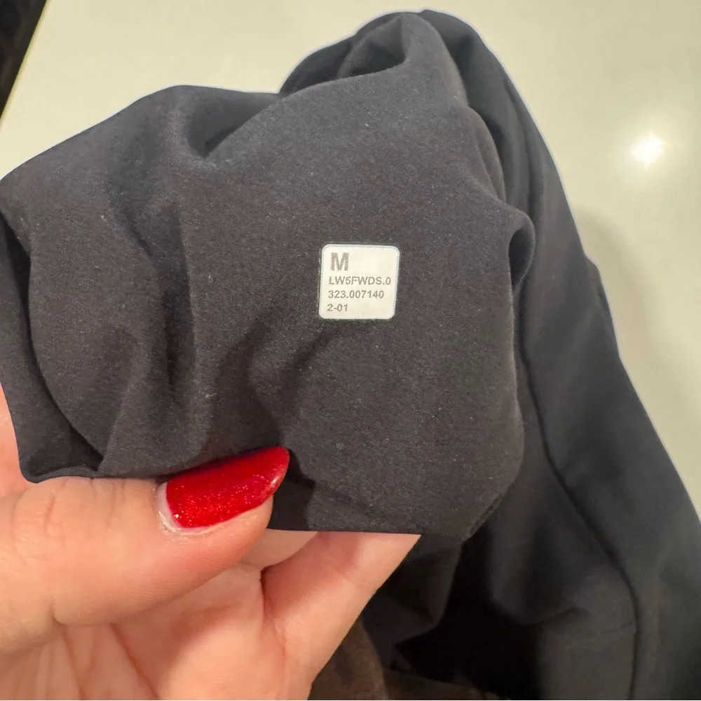 Lululemon Tapered Leg Mid Rise Pant - Picture 5 of 6